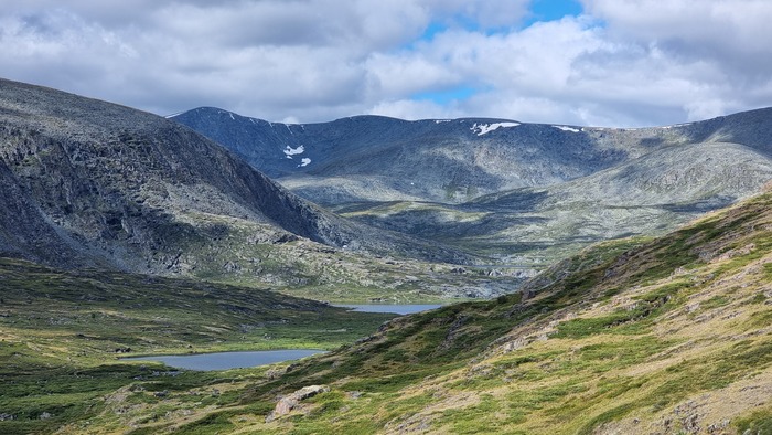 Повсюду живописные долины правых притоков нашего ручья