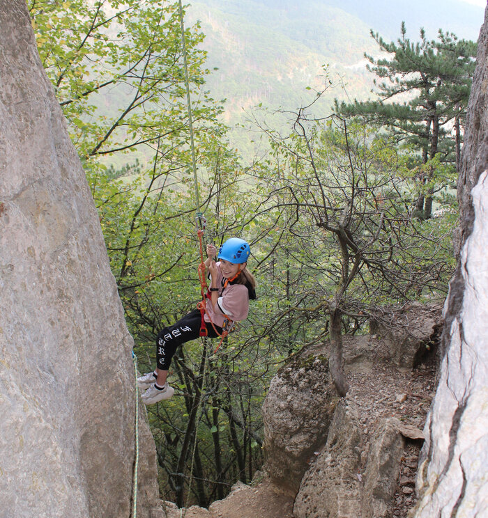 Для захода в пещеру необходимо приземлиться на промежуточную площадку