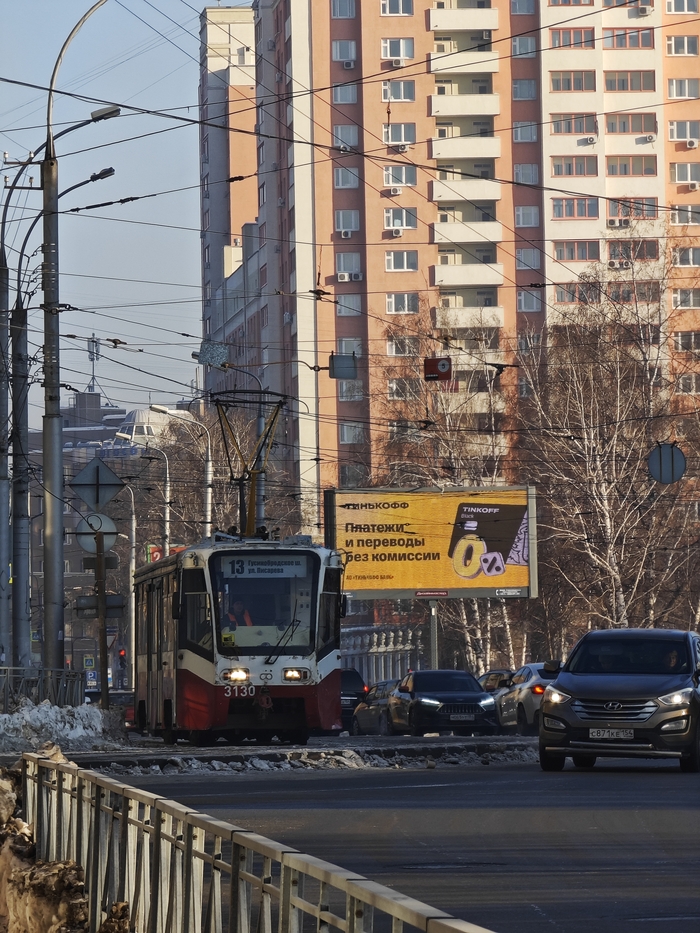 Улица Орджоникидзе, слева от меня за кадром бывший отель Мариотт, справа театр оперы и балета.