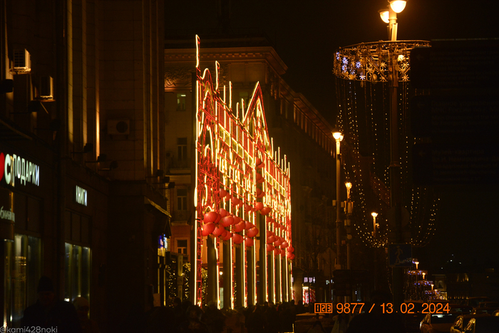 Не в честь ли китайского Нового года эта инсталяция?