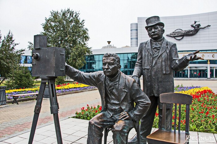 Один из многих памятников братьям