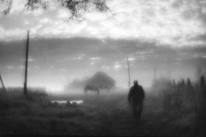 Фотограф Людмила Тоболина (она вообще снимала на монокли. это простейшие объективы без возможности фокусироваться)