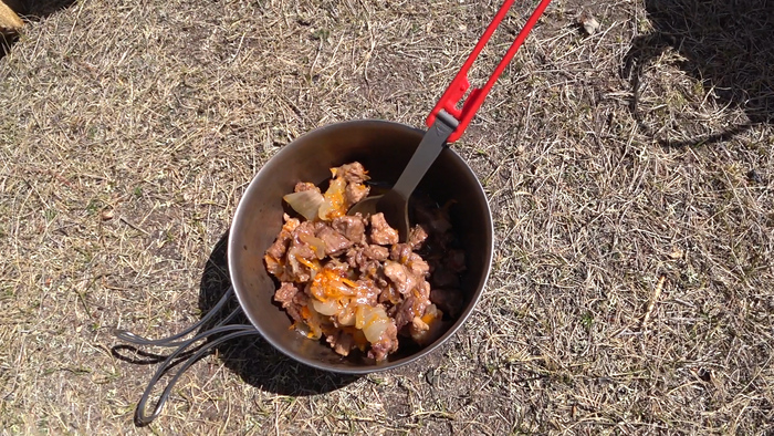 Жареная баранина с луком и морковью