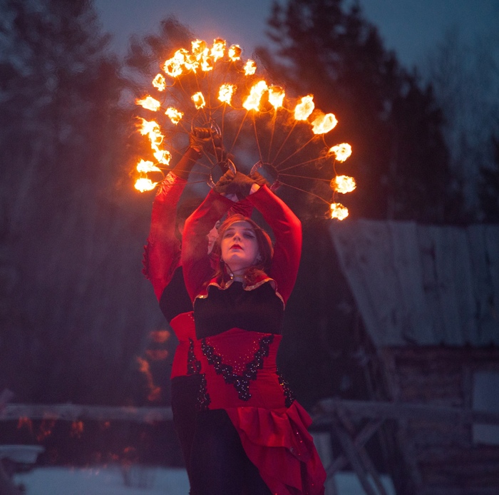 Немного огня в зимний день Фаершоу, Огонь, Девушки, Танцы, Фотография