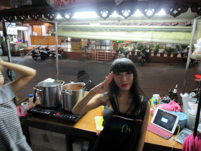 Эту чудную мадам я, будучи в сильном подпитии, публично шлёпнул по жопе, и только чудом (но заслуженно) не отхватил в табло. Макароны были охренительные, всем рекомендую, если будете в тех местах. Дай тебе Будда всех благ.