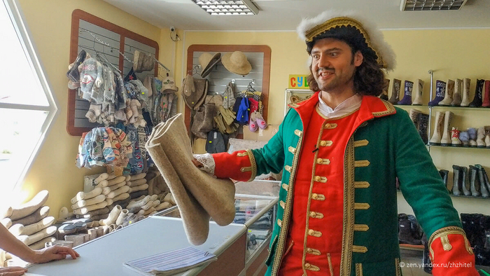 Пётр Первый нашел обувь по ноге. С 49 размером это не просто.