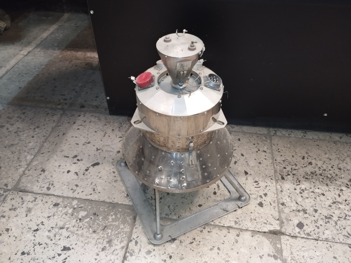 Это спутники