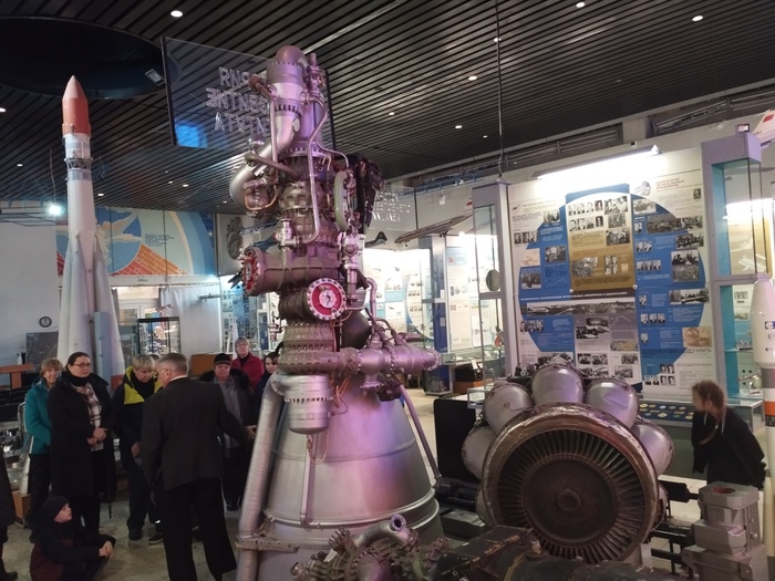 Двигатель от космического корабля. Лучший в мире. Именно их закупают у нас американцы для своих космических кораблей.