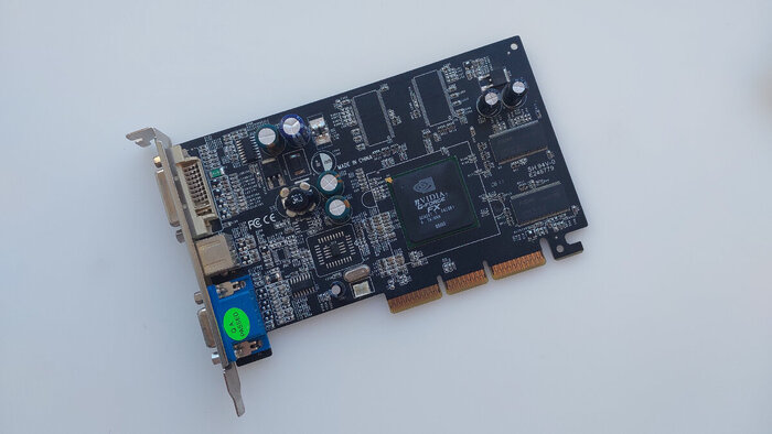 nVidia GeForce FX5500  .