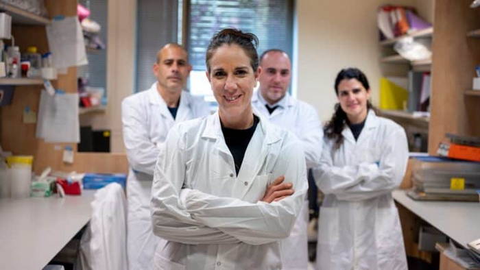 Генеральный директор Ади Йехезкели и команда Fabumin, включая технического директора и сооснователя Ади Ленгеля (слева). Фото предоставлено Фабумином