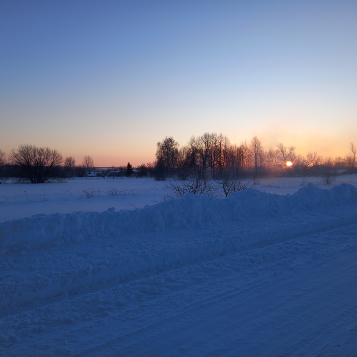 Пейзажи здесь очень непривычные. Показывала знакомым, говорят, что красиво. Что ж, поверим на слово...