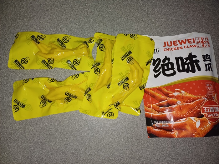 Всего четыре штучки. Упаковка в упаковке.