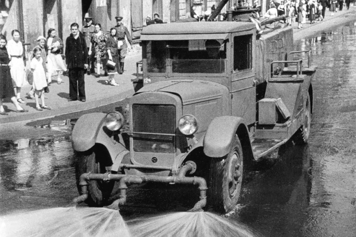 Поливо-моечная машина на шасси ЗиС-5В