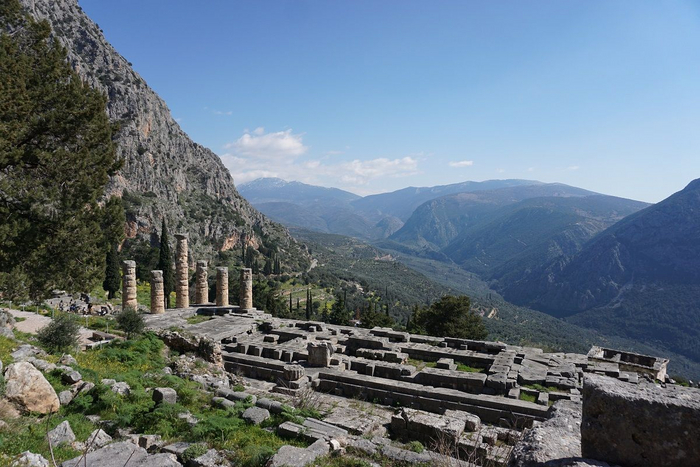 Храм Аполлона в Дельфах