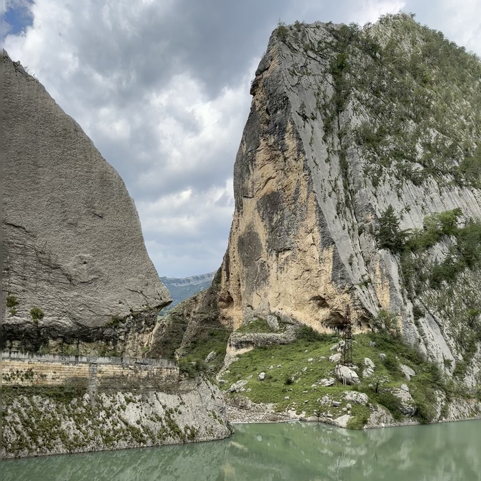 Вздыбившаяся тектоническая плита