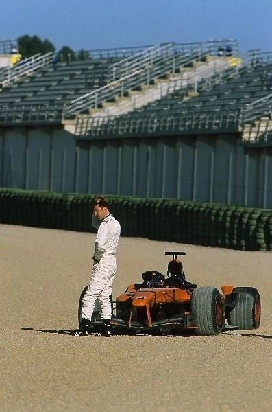 Хайнц-Харальд Френтцен и его Arrows во время предсезонных тестов 2002 года