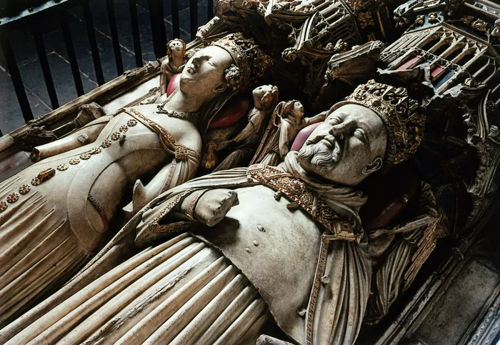 Надгробие Генриха и его второй жены Жанны Наваррской.