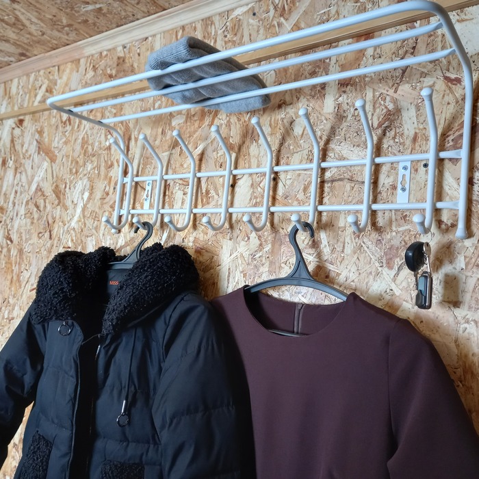 Скромная гардеробная. Еще минус тысяча по тратам, но не на полу же свои доспехи хранить