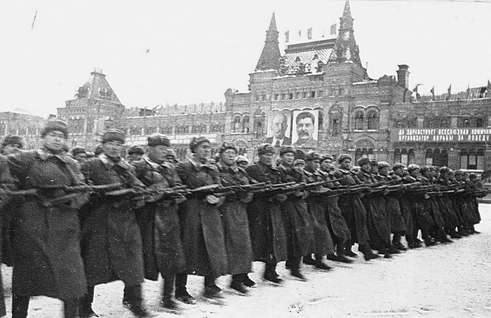 Парад 7 ноября 1941-го года.
