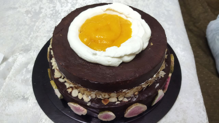 снова крем но в этот раз уже мандариновый конфитюр. Мандаринки предварительно очищаем от пленочки.