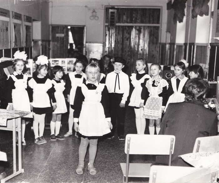 Солирую. Пою частушки и в моменте думаю, что это самый бессмысленный вид народного творчества.