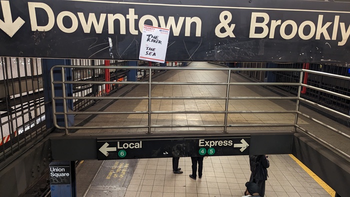 Тот же стикер, в другой вариации