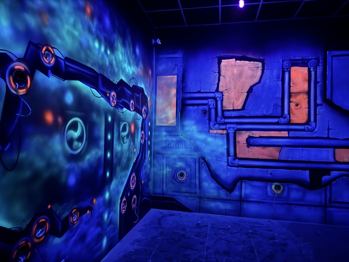 Аэрография на стене святящейся краской Художник, Современное искусство, YouTube, Аэрография, Акрил, Роспись стен, Видео, Длиннопост