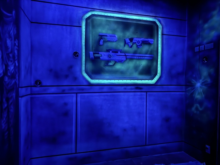 Аэрография на стене святящейся краской Художник, Современное искусство, YouTube, Аэрография, Акрил, Роспись стен, Видео, Длиннопост