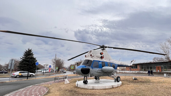 Ми-2 Абаканского ОА на своем почетном месте (фото автора)