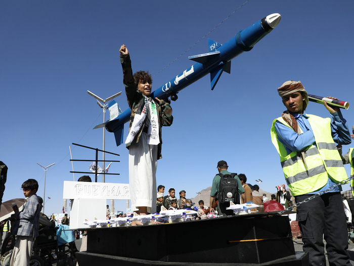 Йеменские хуситы атаковали сухогруз True Сonfidence в Аденском заливе