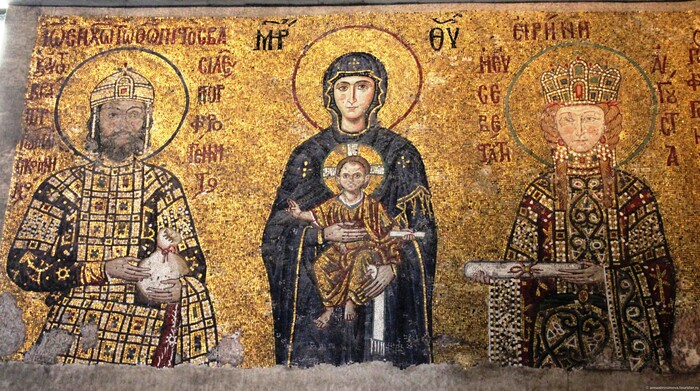 Не только иконы, но и подобные этой ценнейшие мозаики были в огромном числе уничтожены при василевсах-иконоборцах