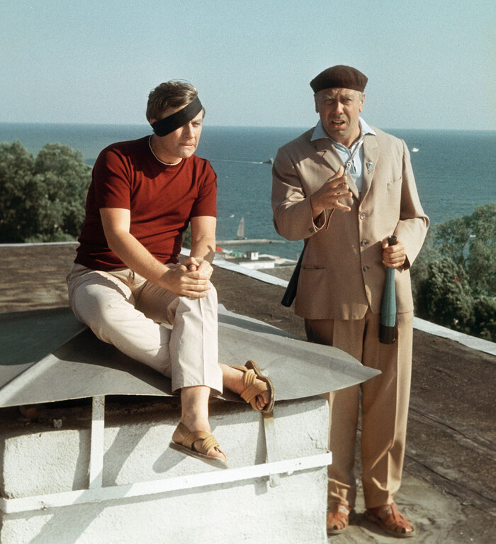 Впервые пойманный в фильме «Берегись автомобиля» 1963 года тип беспринципного красавца Миронов закрепил в комедии «Бриллиантовая рука» Леонида Гайдая в 1968 году