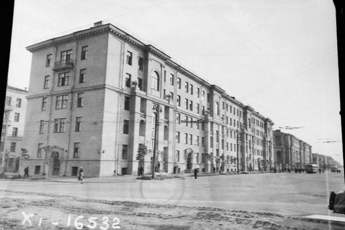 1953, уже проложена трамвайная линия. (Фото из открытого источника)