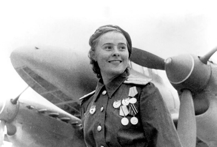 Герой Советского Союза заместитель командира эскадрильи 125 гвардейского авиационного женского полка Мария Долина.