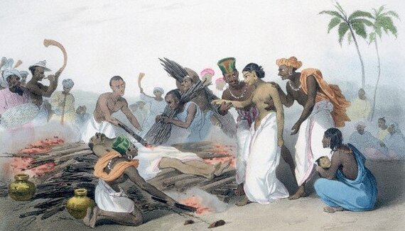 Сати — самоубийственный ритуал, существовавший в языческой Индии. Женщина, лишившаяся мужа, порой добровольно прыгала в огонь