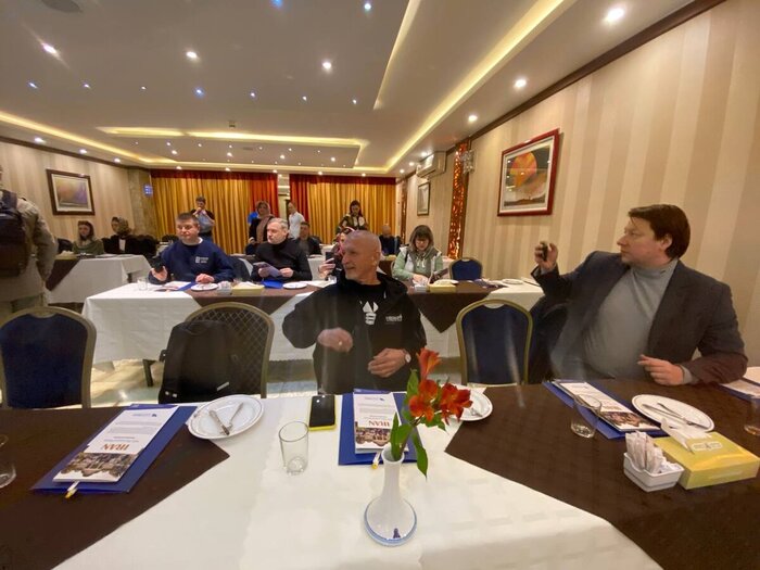 В конференц-зале отеля во время защиты видеопроектов в городе Исфахан