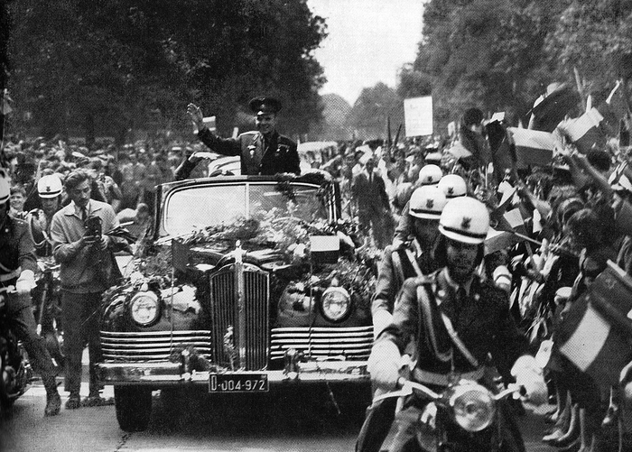 Страна встречает героя