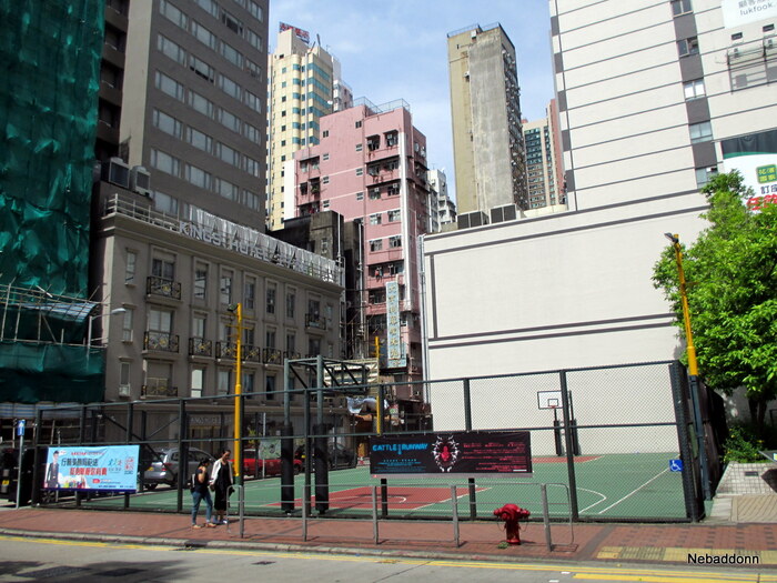 Открытая и свободная к посещению спортплощадка