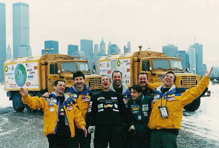 Стефания Дзини и команда АМО-ЗиЛ и клуба «Приключение» в Нью-Йорке.