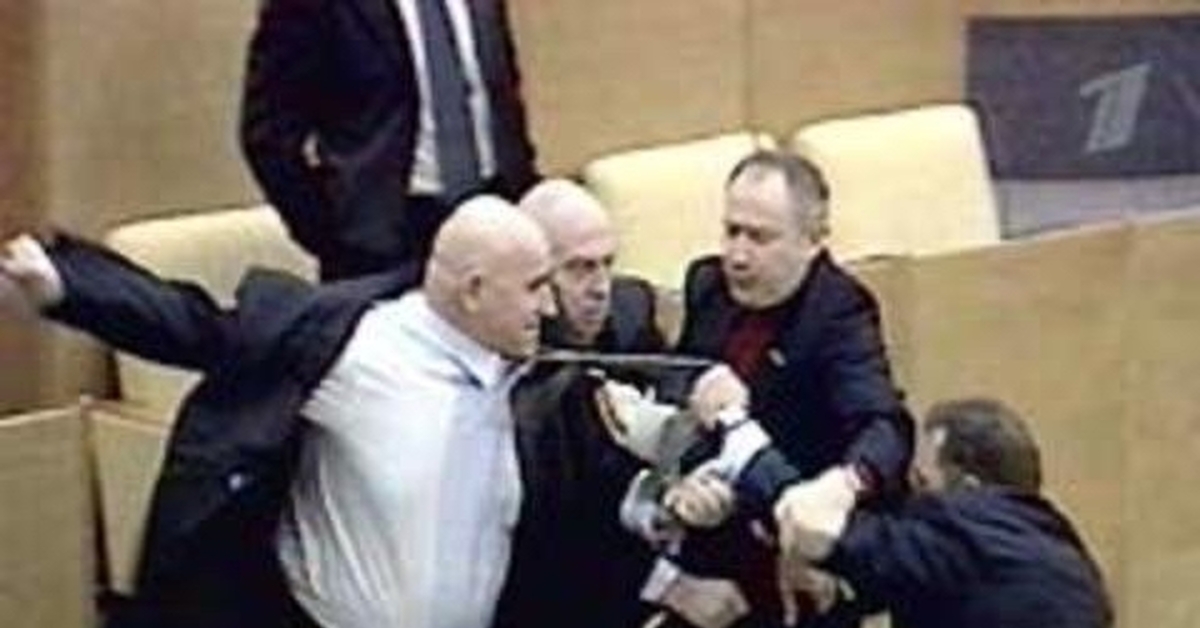 Скандал в думе депутаты. Скандал в госдуме. Скандал в госдуме. Скандал в госдуме кпрф. Скандал в думе депутаты.