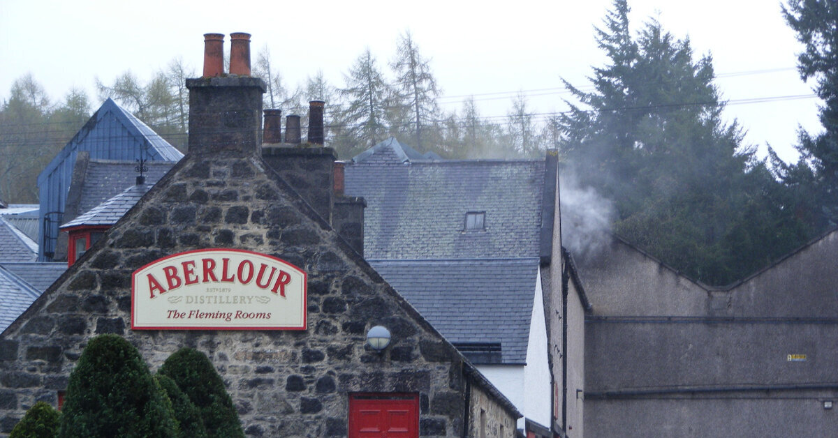 Вискикурня бушмилс северная ирландия. Винокурня виски в шотландии. Ардбег винокурня. Whisky distillery. Distillery.