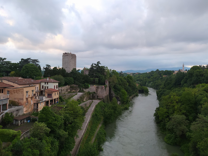Живём рядом с этим видом.. никогда не надоедает.