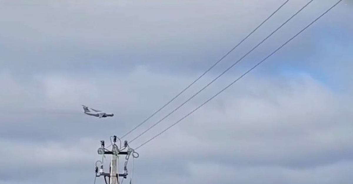 Горящий Ил-76 отвел от жилых домов пилот из Оренбурга | Пикабу