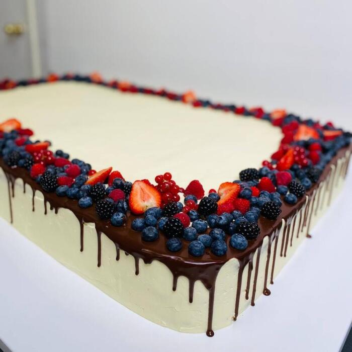 Муссовый торт Мандарин-Шампанское и шоколадный декор