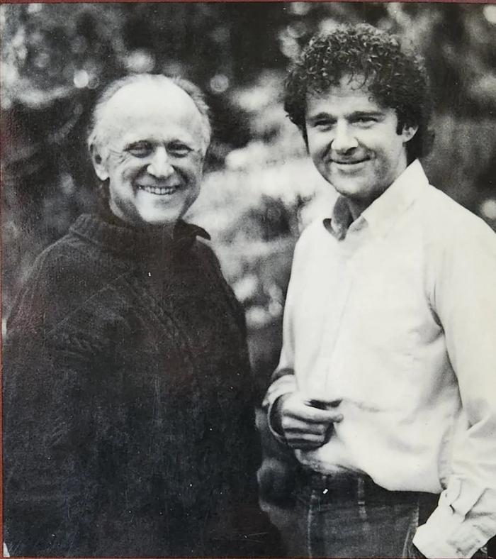 Фрэнк с сыном Брайаном, который продолжит его книги