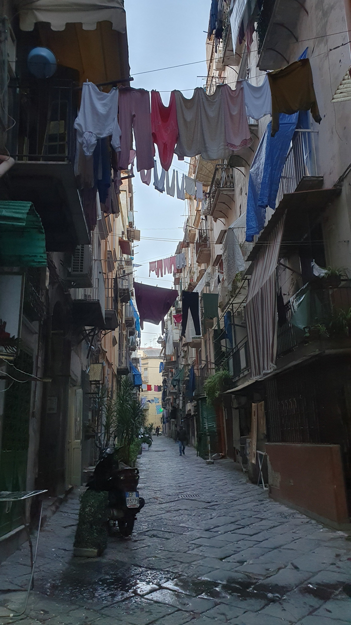 А это Неаполь :) - город контрастов