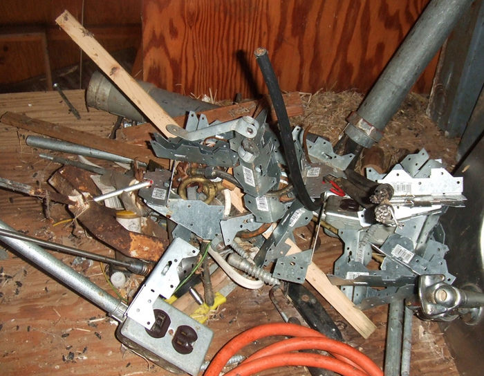 Это не свалка! Это творческий беспорядок!