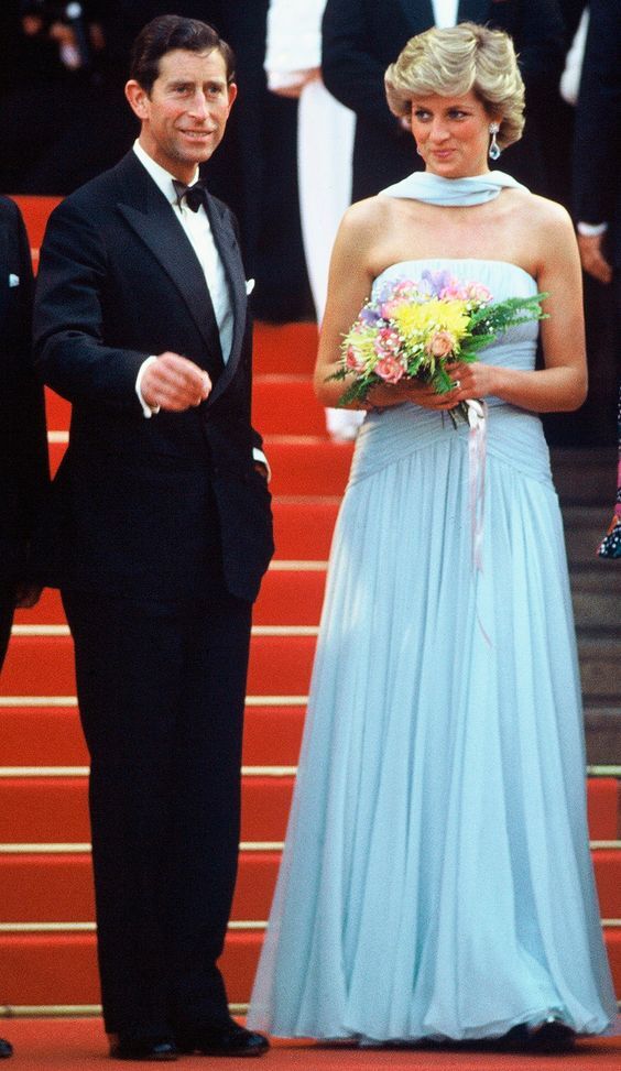 А принцесса Диана была в голубом
