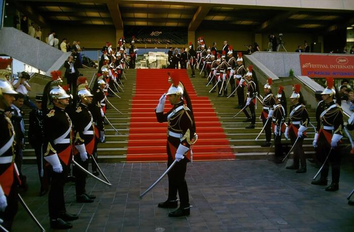 Французская Национальная Гвардия проводила развод караулов