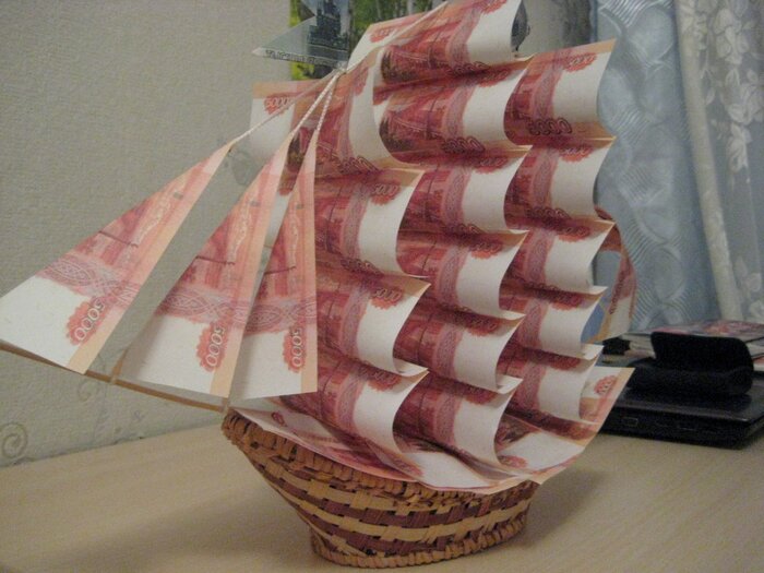 Пример корабля из купюр